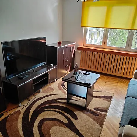 Cale Mieszkanie 2 Pokojowe Na Wylacznosc Centrum Czestochowy, Bardzo Blisko Jasnej Gory, 2 Duze Lozka *